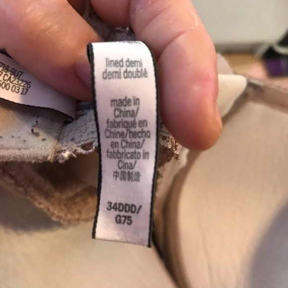 Bras, Victoria secret 34 DDD or 34 F - Picture 2 of 4